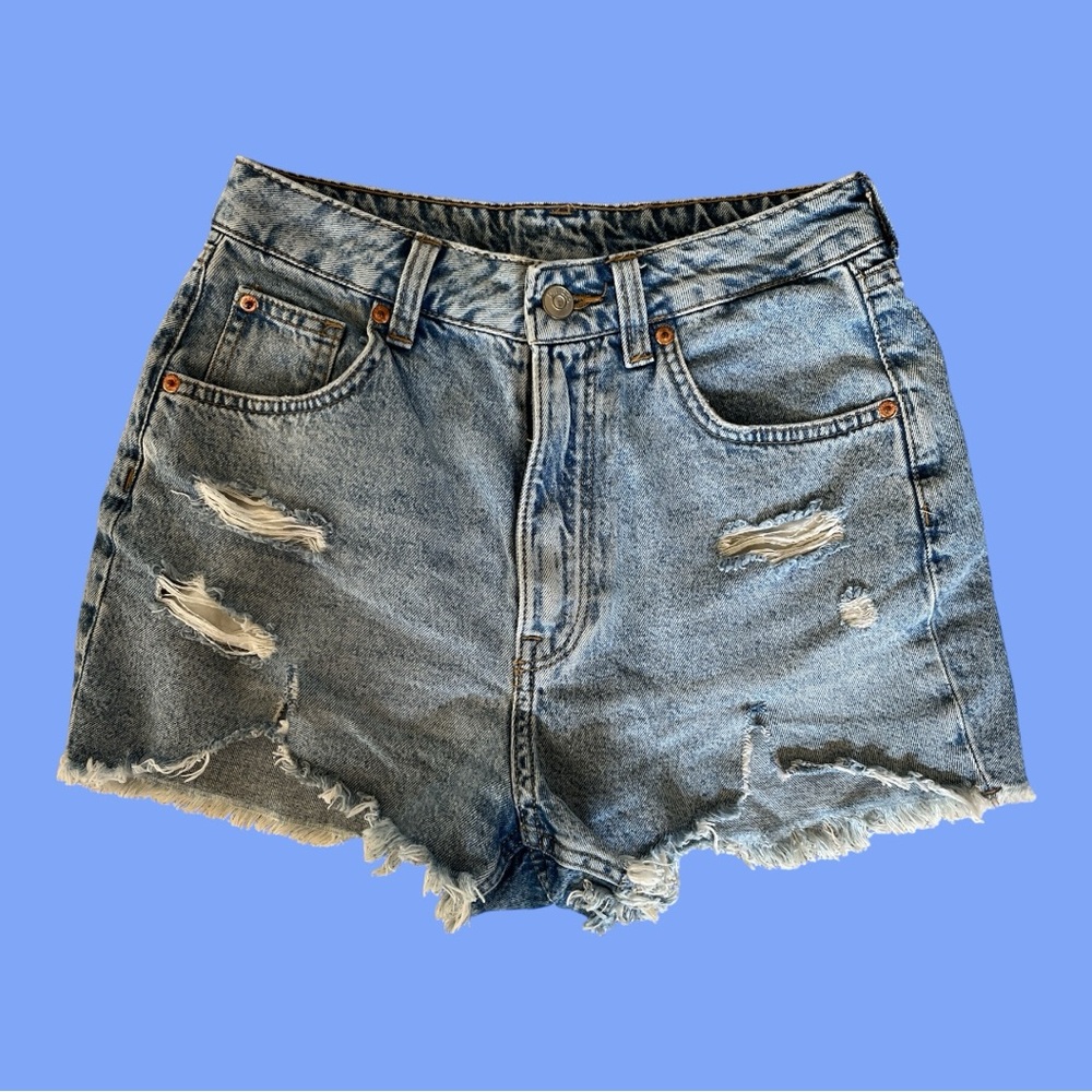 H&M - DIVIDED / ***BLUE WASH DISTRESSED DENIM SHORTS/ SIZE 2***